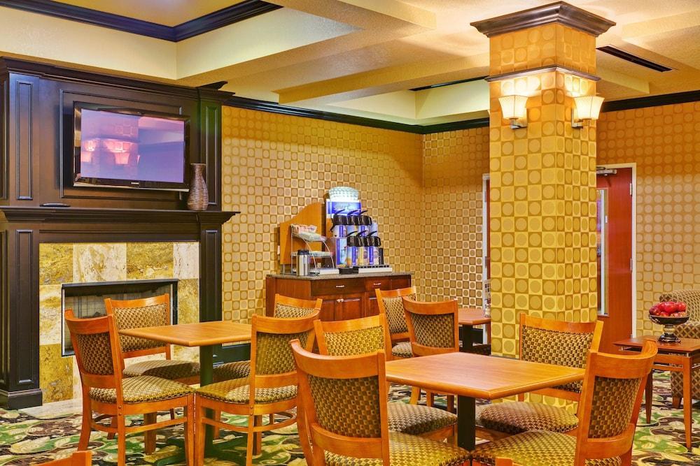 Holiday Inn Express Mccomb By Ihg Exterior foto