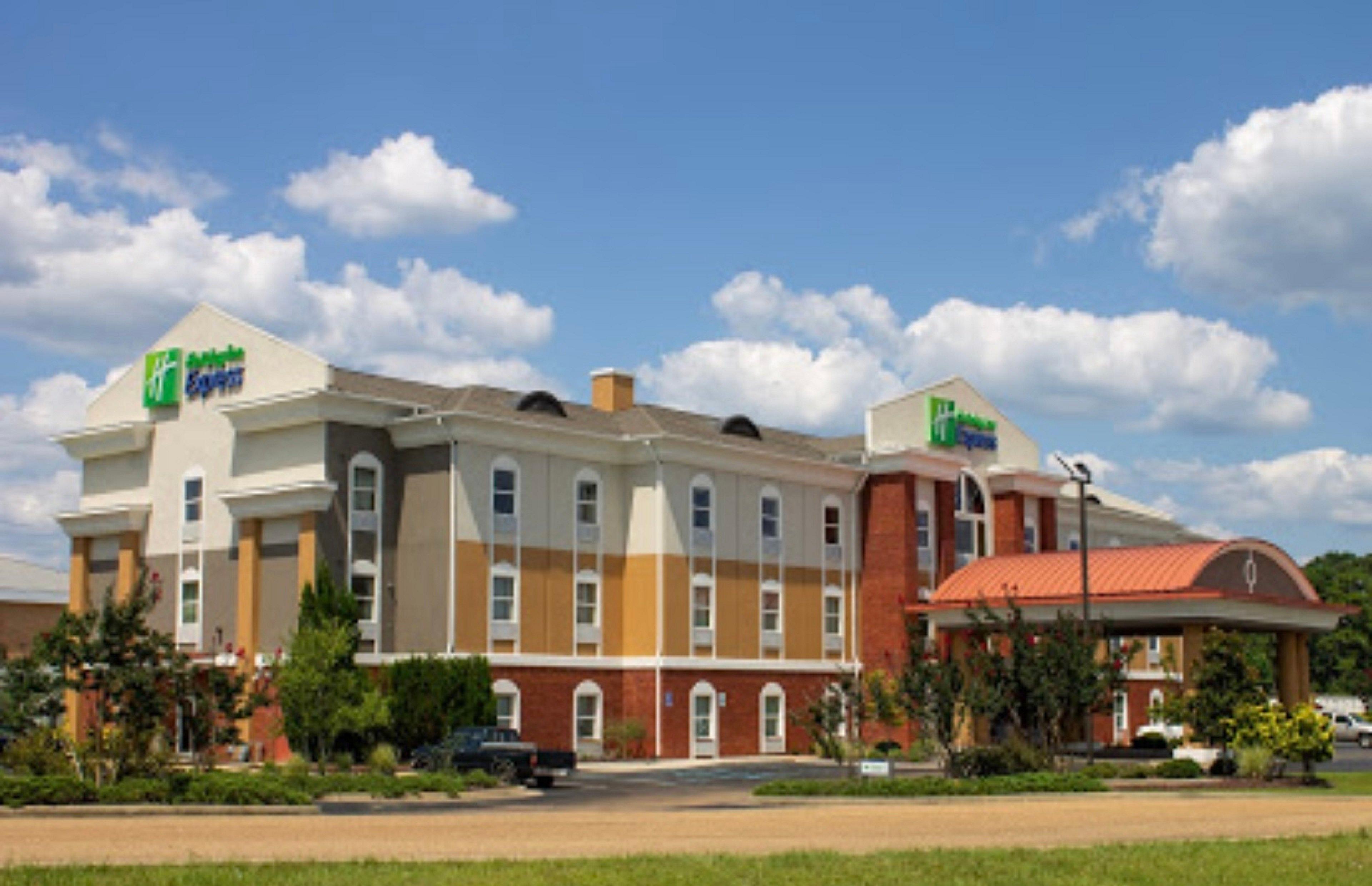 Holiday Inn Express Mccomb By Ihg Exterior foto