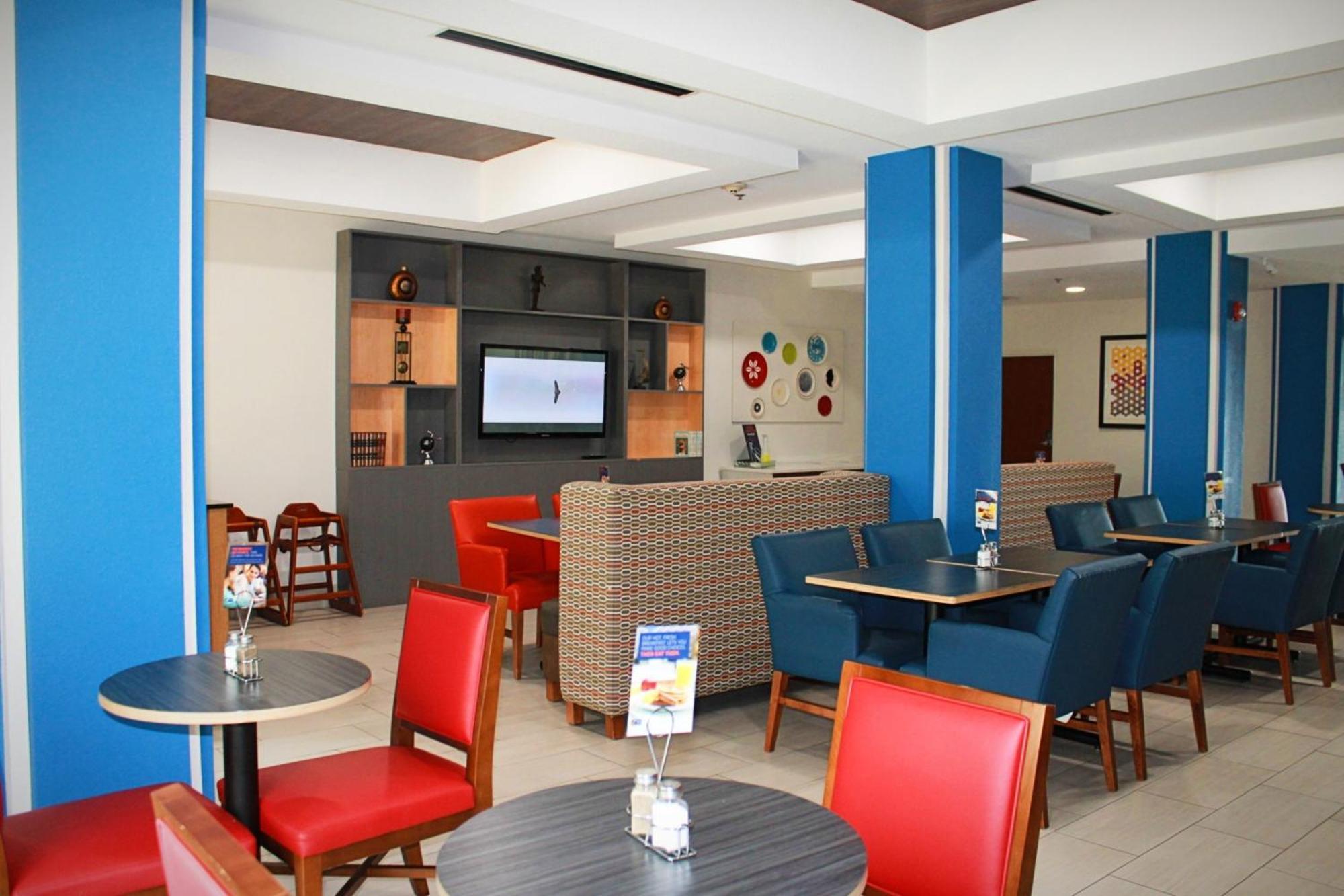 Holiday Inn Express Mccomb By Ihg Exterior foto